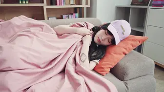 正妹素人意外成为女優被猛操到高潮